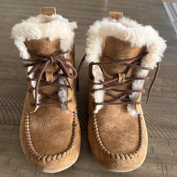 Uggs size 6 womens - Picture 6 of 7